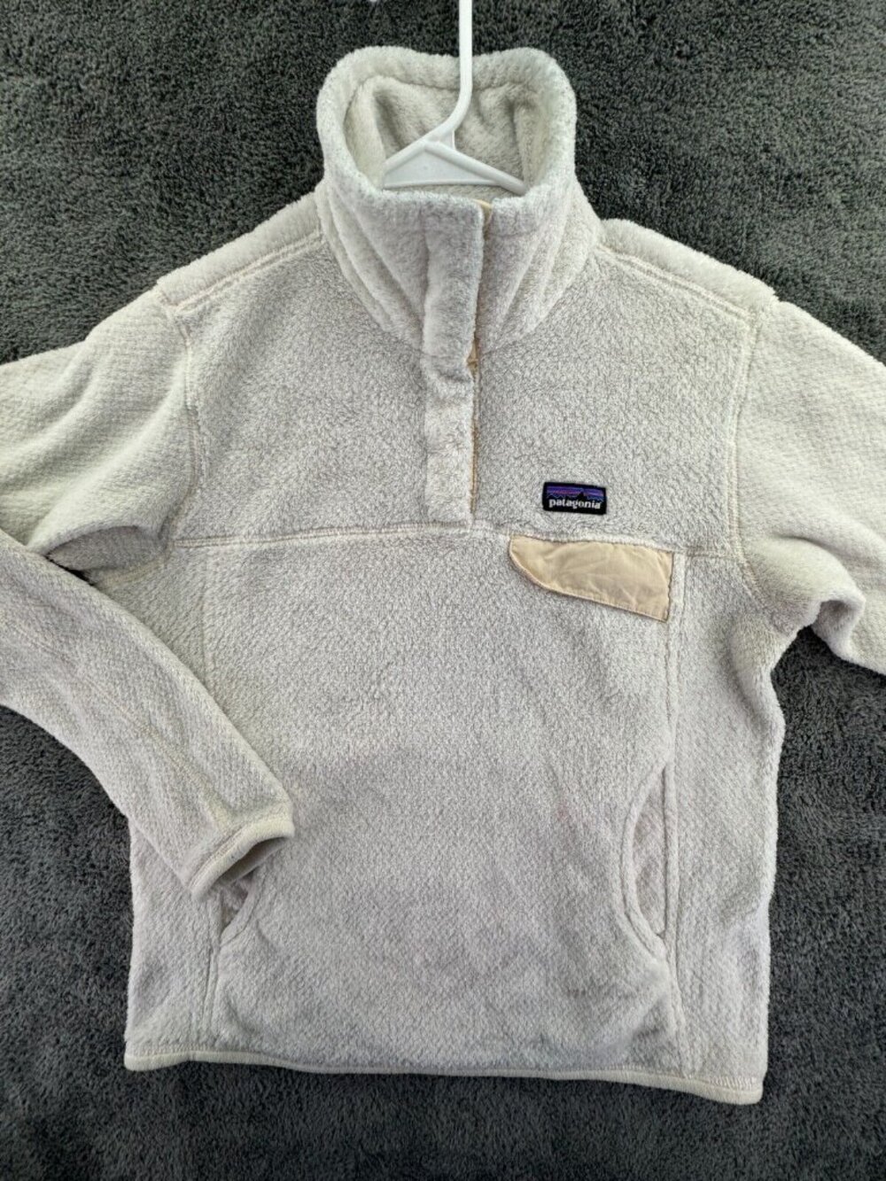 Patagonia Women Small White Ivory Fuzzy Soft 1/4 Snap Pullover W/ Pocket, Logo